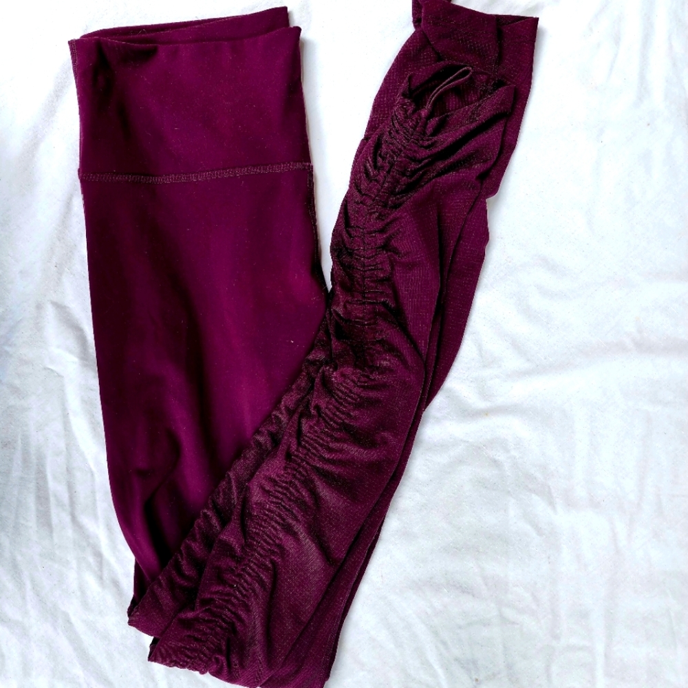 Fabletics High Rise Scrunch Leggings M